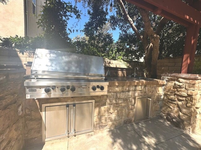 Building Photo - Single House Irvine