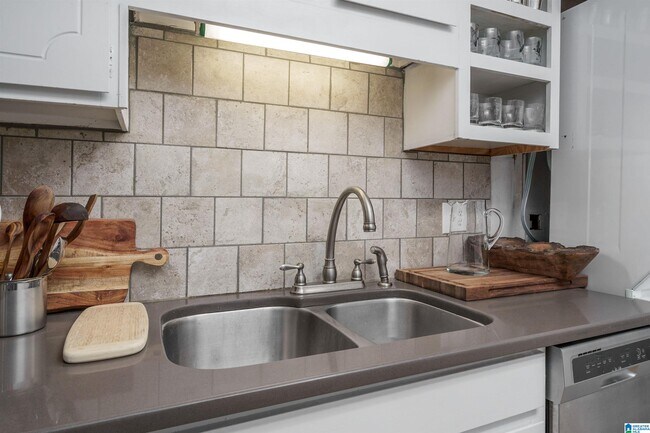 Building Photo - 1745 Jack Warner Pkwy