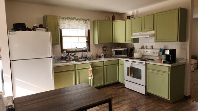 Building Photo - 8174 Birdsnest Dr