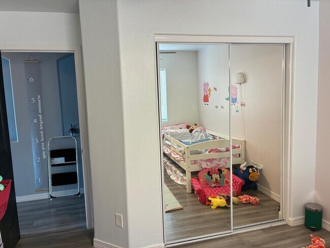 Building Photo - 9226 N 182nd Dr