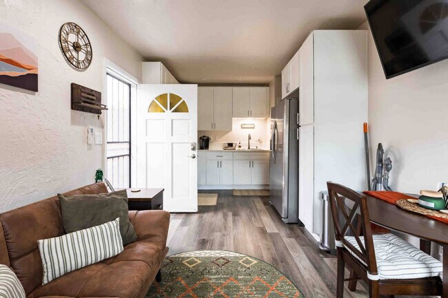 Building Photo - 910 S Lincoln Ave