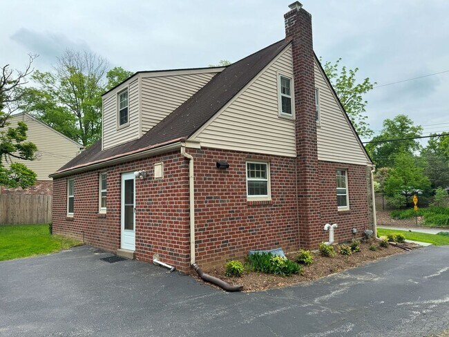 Building Photo - 1549 County Line Rd
