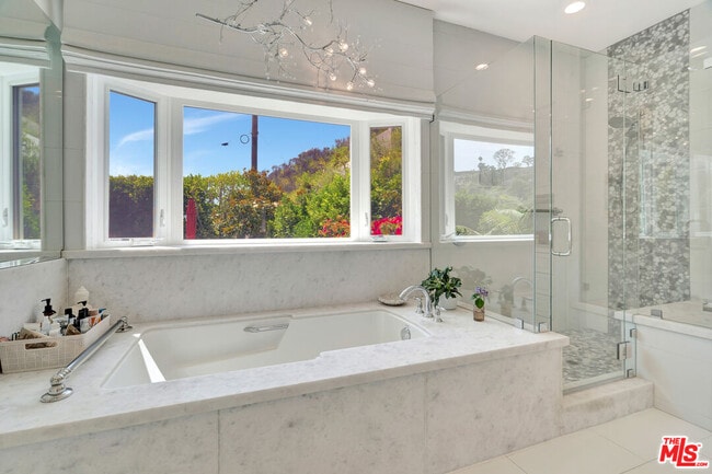 Building Photo - 3859 Rambla Pacifico St
