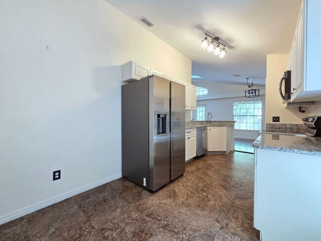 Building Photo - 1008 Royal Oaks Dr