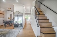 Building Photo - 1325 Barnaby Terrace SE