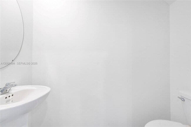 Building Photo - 250 10th Ct