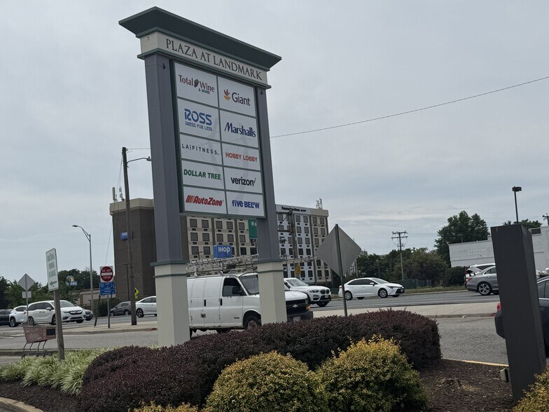 Building Photo - 5909 Mayflower Ct