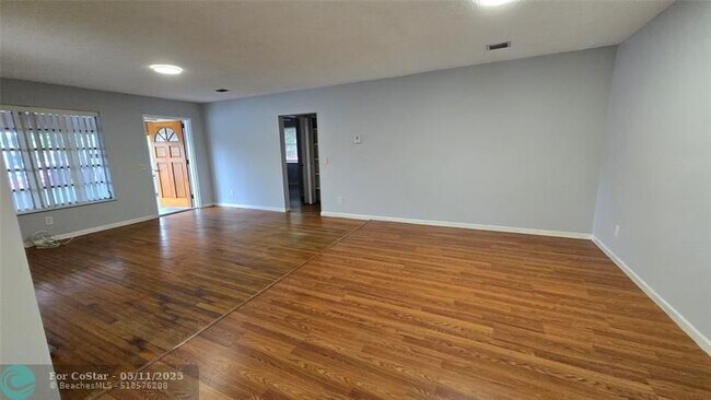 Building Photo - 6220 SW 41st Ct