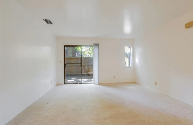 Building Photo - 1158 Honey Trl