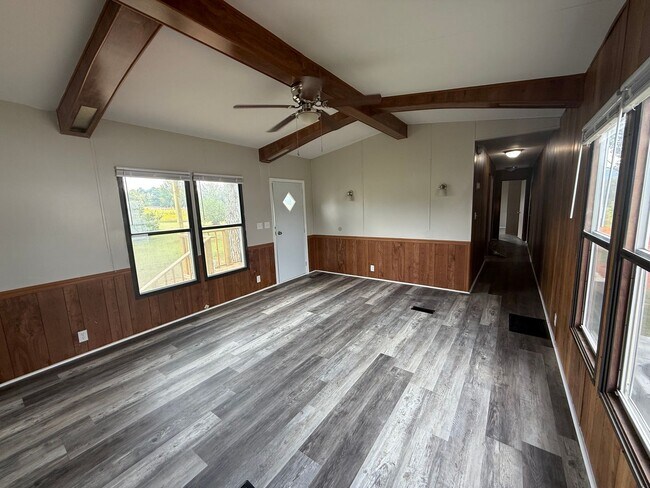 Building Photo - Welcome Home!! 2/2 Newly Renovated Mobile ...