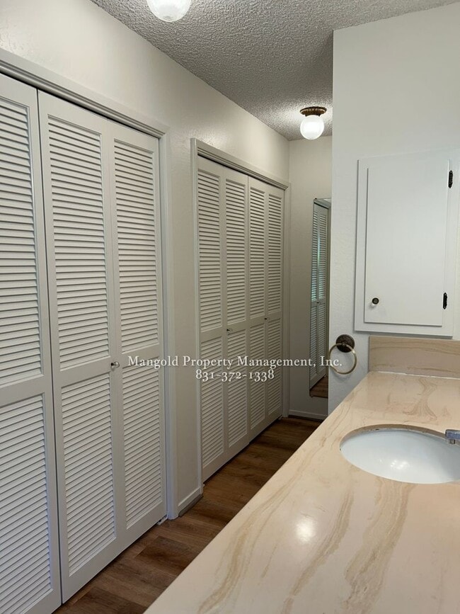 Building Photo - Charming 3-Bed, 2-Bath Home with Large Bac...