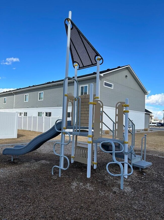 Building Photo - Huckleberry Townhomes