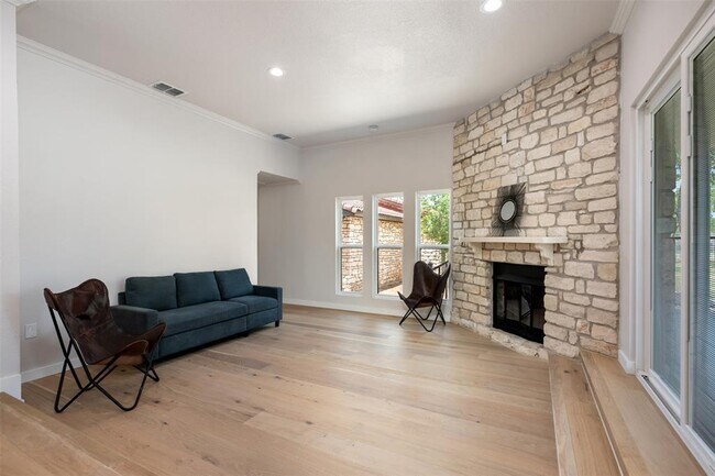 Building Photo - 2020 Hilliard Rd