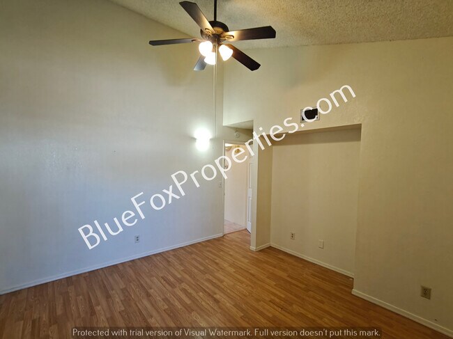 Building Photo - 2740 N Malibu Dr