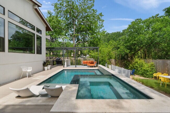 Building Photo - Modern Oasis in Bouldin Creek