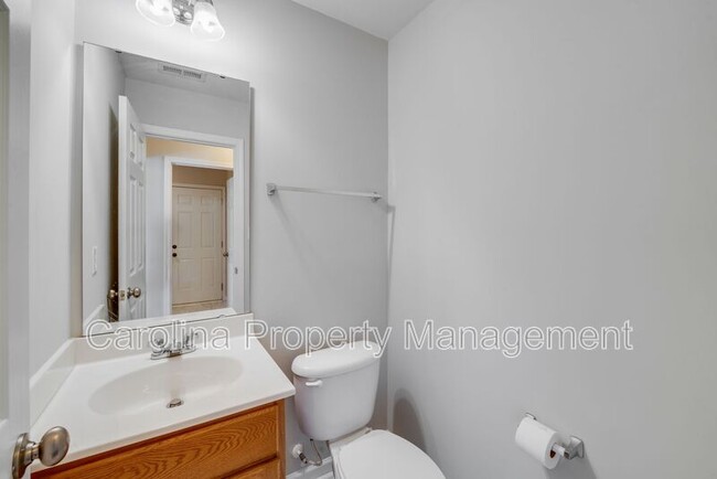 Building Photo - 7020 Bullock Dr