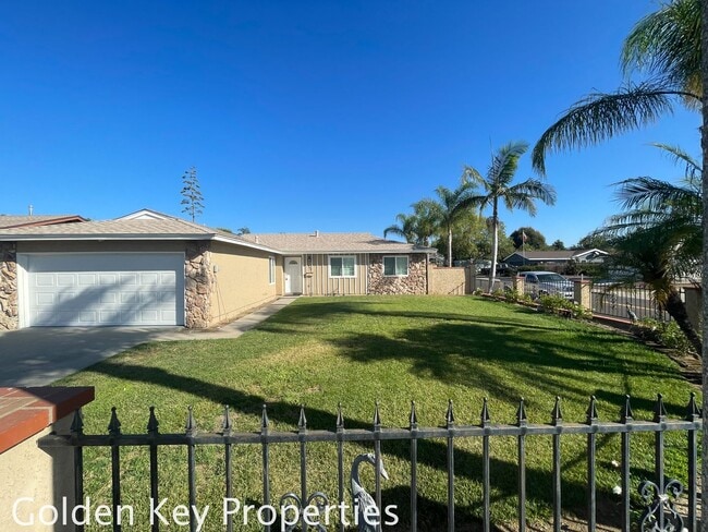 Building Photo - Remodeled San Marcos corner property.