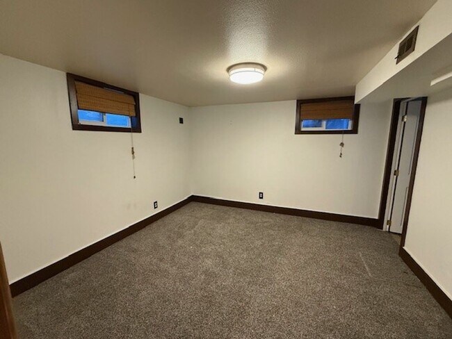 Building Photo - Beautiful 4 Bedroom Home