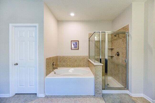 Building Photo - 5918 Rivergrove Bend Dr