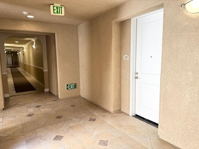 Building Photo - Perfect Shape Dublin Ranch Condo with quic...