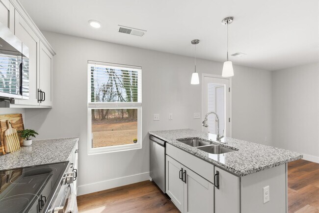 Building Photo - Beautiful 3 Bedroom 2.5 Bath Townhome in East Main Meadows