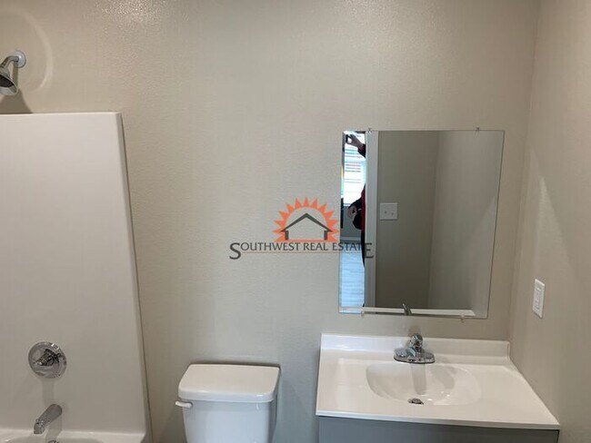 Building Photo - Brand new apartment.