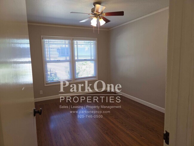 Building Photo - 137 Lombardy Ln