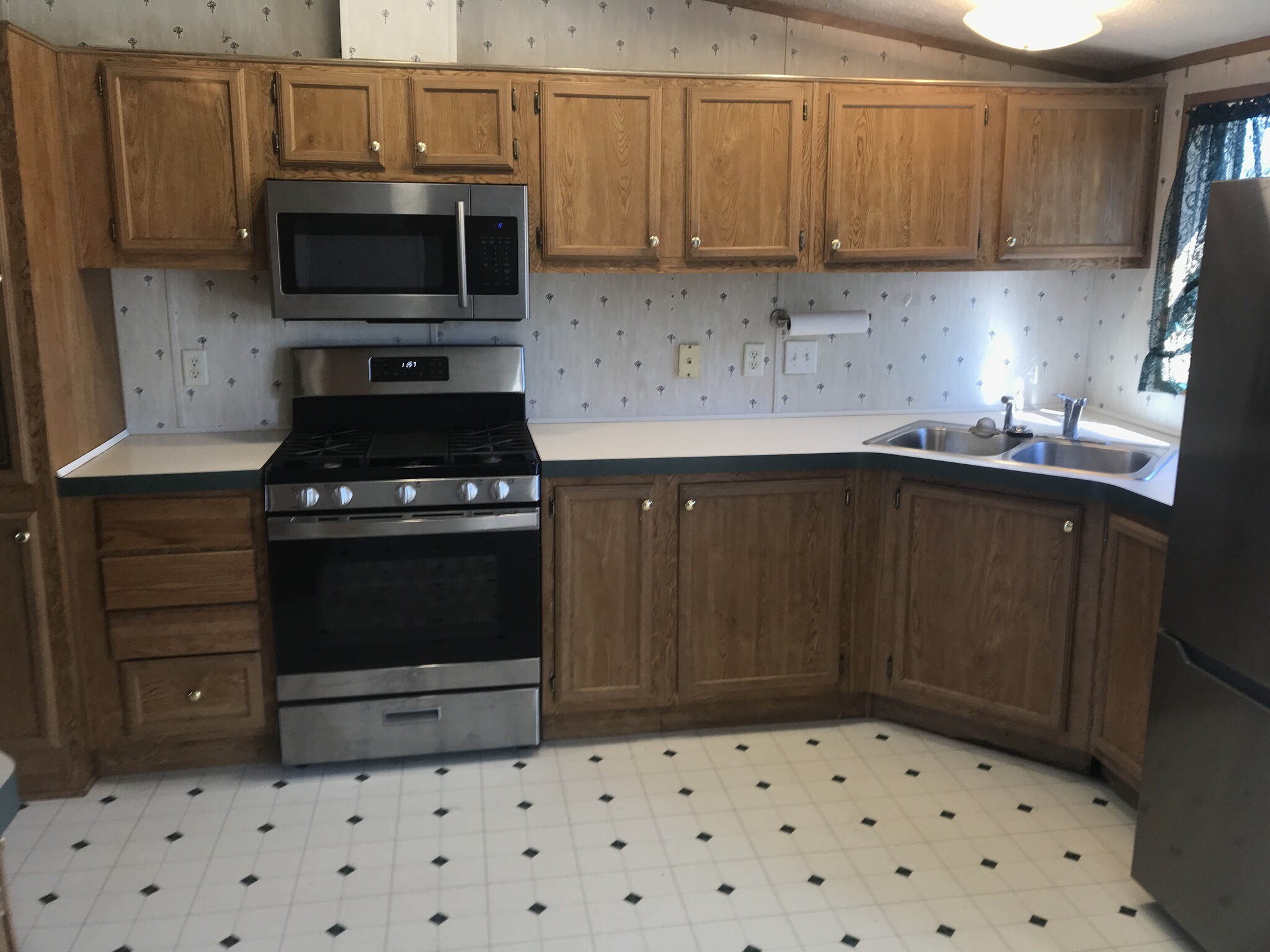 Building Photo - 2216 N Garnet Ave