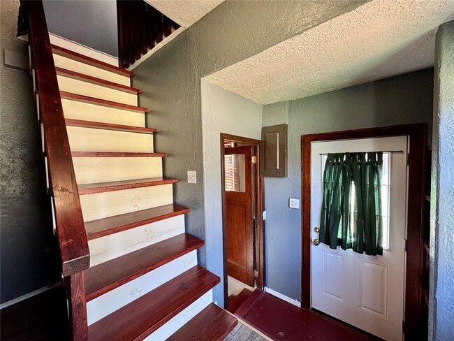 Building Photo - 609 N Caddo St