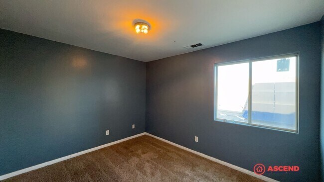 Building Photo - Amazing 5 Bedroom Home In Southwest!