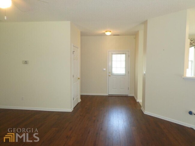 Building Photo - 45 Chemin Pl