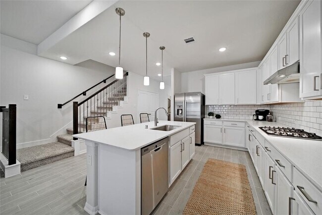 Building Photo - 2121 Solstice Blvd