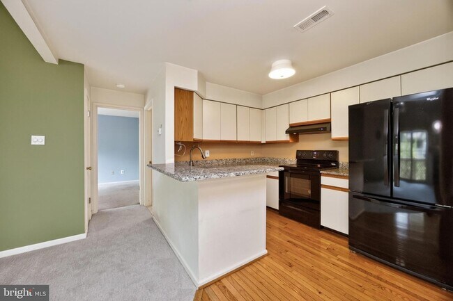Building Photo - 1014 Foxmeadow Dr