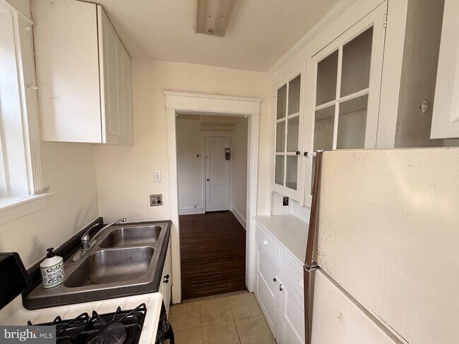 Building Photo - 3422 Tilden St