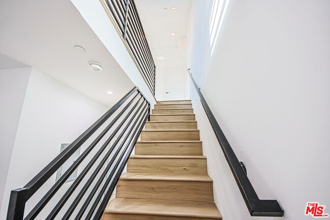 Building Photo - 11443 Hatteras St