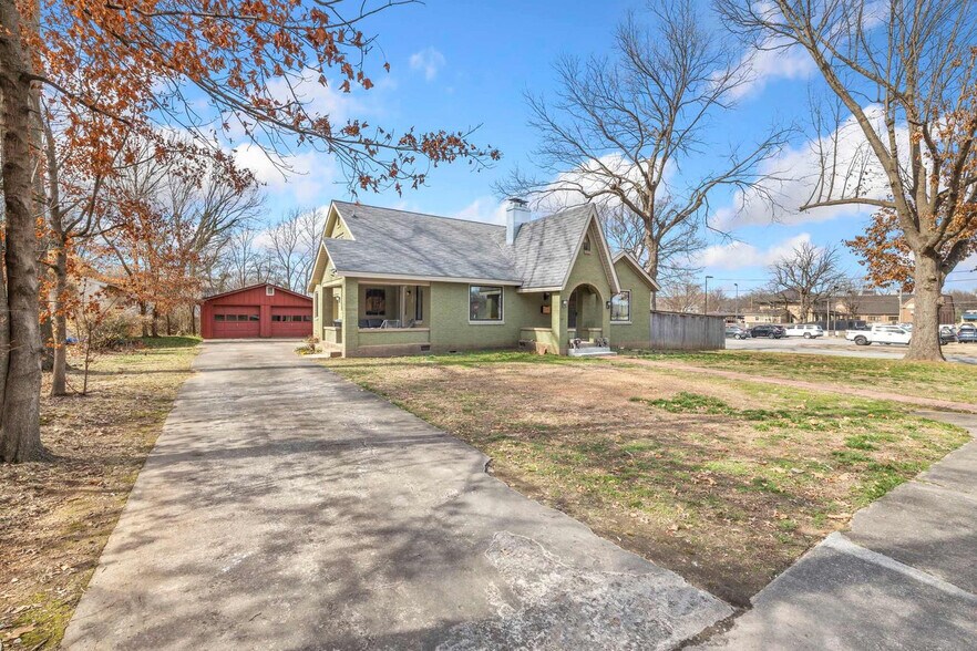 Building Photo - 302 S Shiloh St
