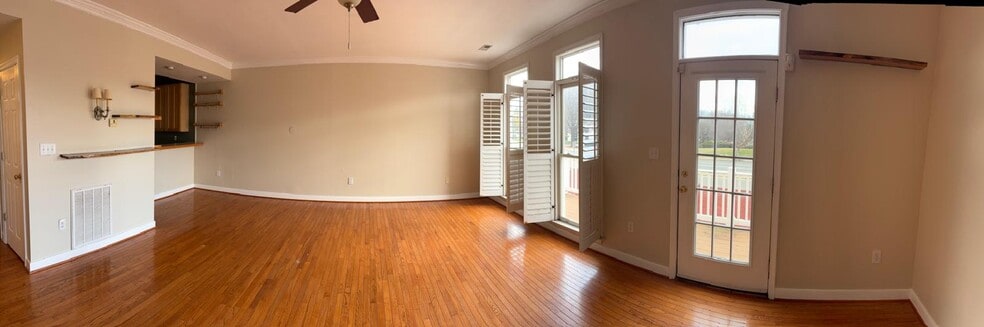 Living Room - 605 Spring St