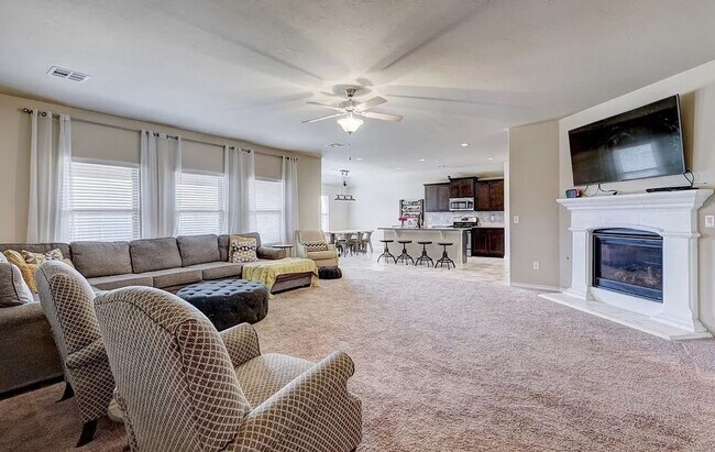 Building Photo - 4 Bed 2 Bath Home on Corner lot in Deer Creek Schools!