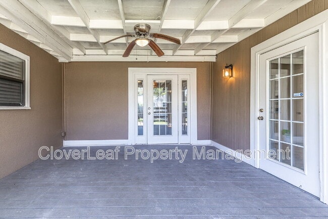 Building Photo - 2423 W Huisache Ave