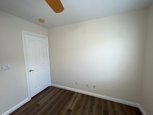 Building Photo - SPACIOUS 3-BEDROOM 2 1/2 BATH TOWNHOME IN GATED COMMUNITY