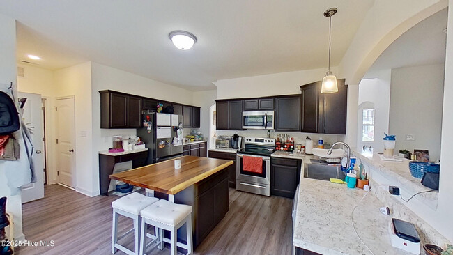 Building Photo - 837 Tuscarora Trl