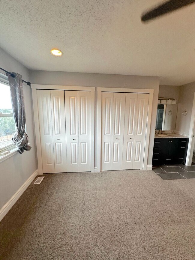 Building Photo - Move in ready home in 80918!
