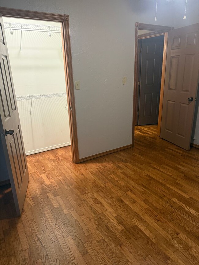 Building Photo - Charming 2-Bedroom Home for Lease – El?Ren...
