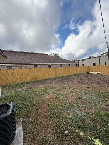 Building Photo - 704 S 10th St