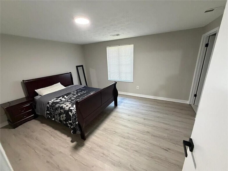 Building Photo - 418 Engle Dr