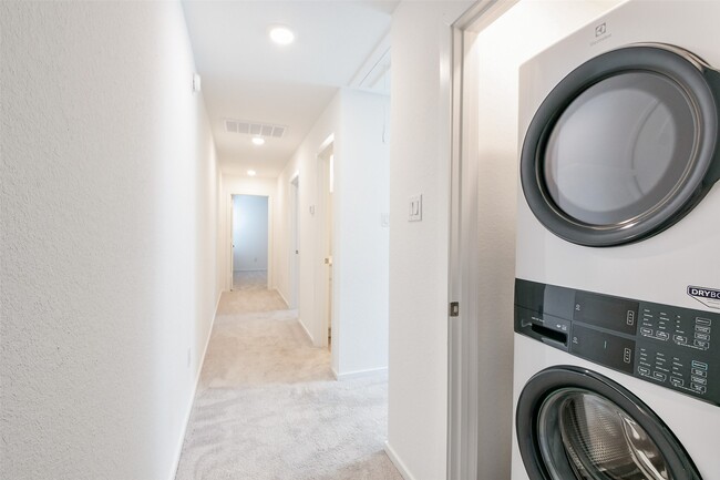 Building Photo - 21325 Carosella Dr