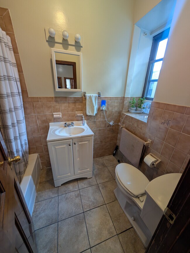 Building Photo - 219 Park Dr