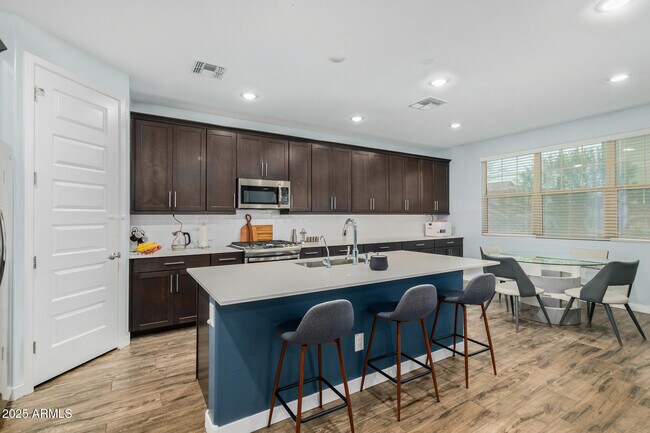 Building Photo - 1171 E Armstrong Wy