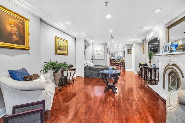 Building Photo - 163 E 71st St