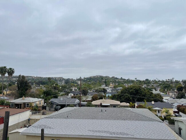Building Photo - 3 Bed, 2 Bath House, New Kitchen plus 2 Bonus Rooms/Office in La Mesa!